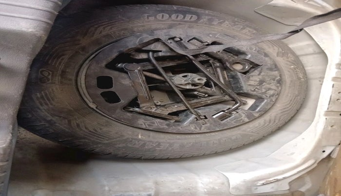 2010 Hyundai i10 MAGNA 1.1, Petrol, Manual, 1,13,059 km, tyre