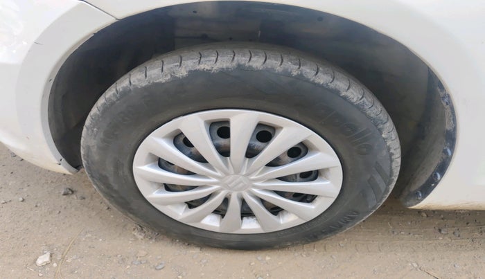 2017 Maruti Swift VDI, Diesel, Manual, 1,65,001 km, tyre