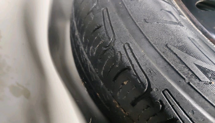 2017 Maruti Swift VDI, Diesel, Manual, 1,65,001 km, tyre