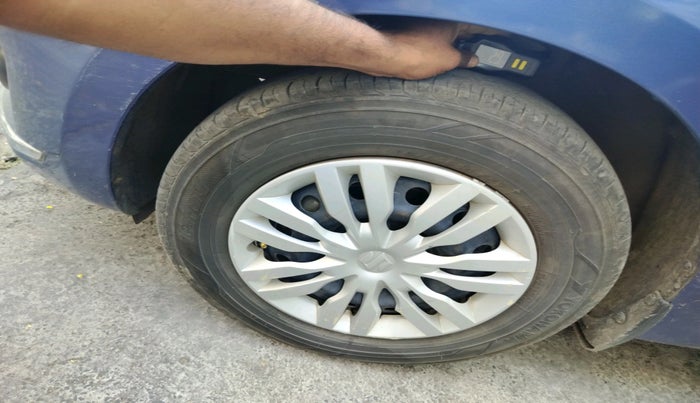 2017 Maruti Dzire VXI, Petrol, Manual, 1,40,889 km, tyre