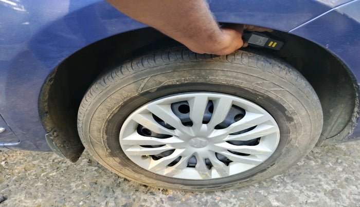 2017 Maruti Dzire VXI, Petrol, Manual, 1,40,889 km, tyre