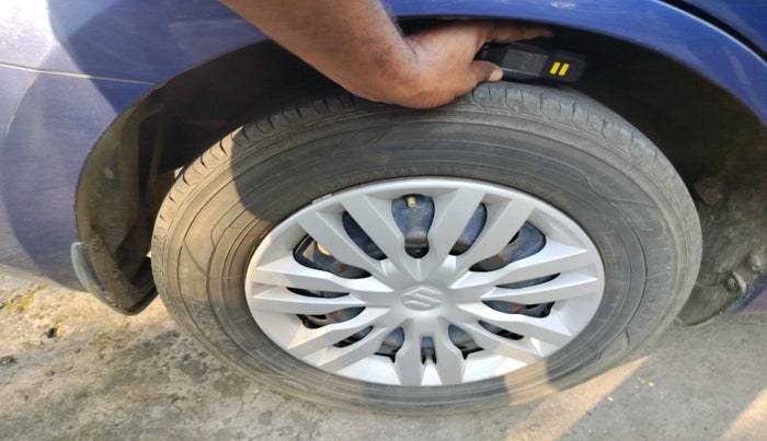 2017 Maruti Dzire VXI, Petrol, Manual, 1,40,889 km, tyre