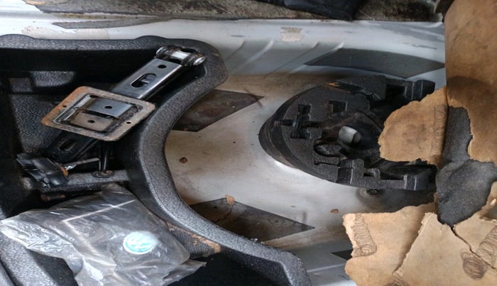 2016 Volkswagen Vento COMFORTLINE 1.5 AT, Diesel, Automatic, 56,961 km, tyre