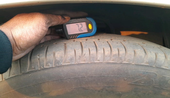 2015 Toyota Innova 2.5 GX 7 STR, Diesel, Manual, 1,18,588 km, tyre