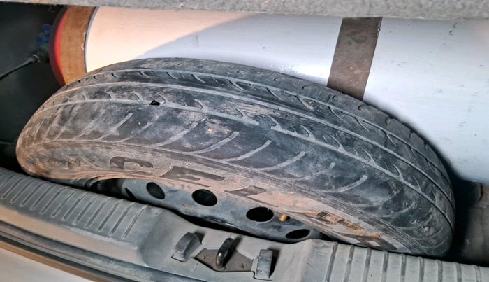 2010 Hyundai i10 MAGNA 1.2, Petrol, Manual, 1,70,942 km, tyre