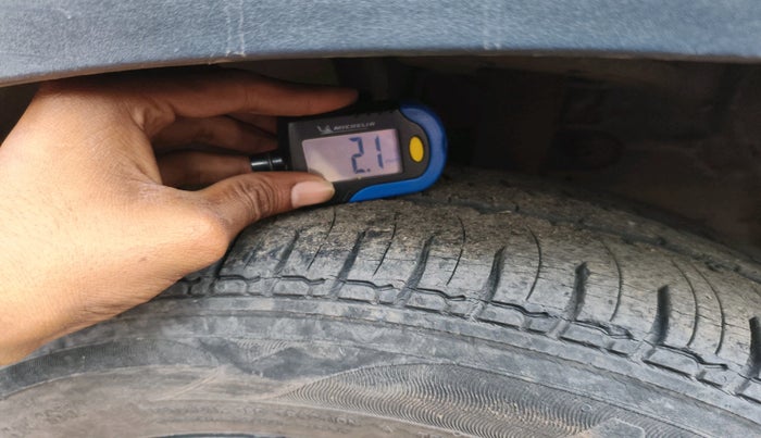 2016 Mahindra Kuv100 K8 5 STR, Petrol, Manual, 1,72,998 km, tyre