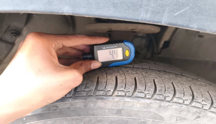 2016 Mahindra Kuv100 K8 5 STR, Petrol, Manual, 1,72,998 km, tyre