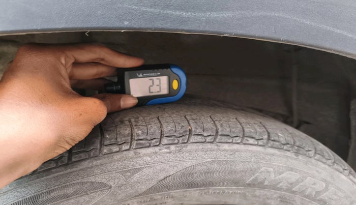 2016 Mahindra Kuv100 K8 5 STR, Petrol, Manual, 1,72,998 km, tyre