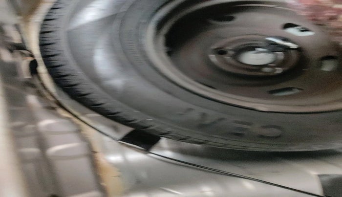 2016 Renault Kwid RXT 1.0 AMT, Petrol, Automatic, 17,898 km, tyre