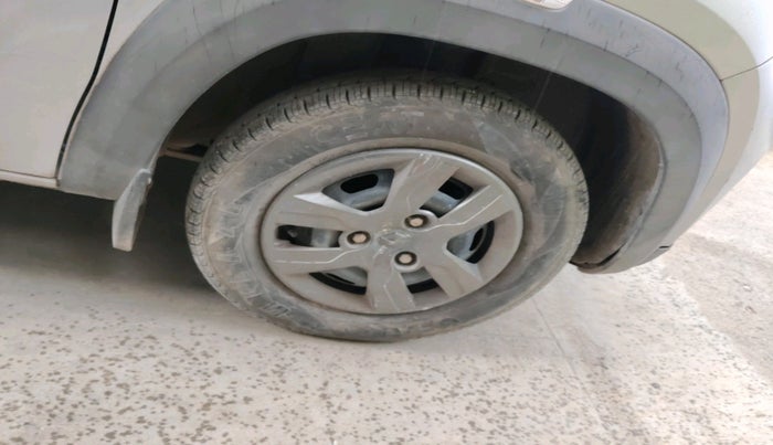 2016 Renault Kwid RXT 1.0 AMT, Petrol, Automatic, 17,898 km, tyre