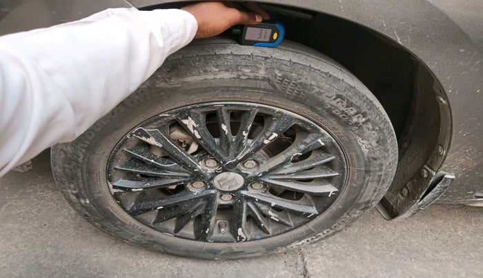 2021 Maruti Ertiga VXI CNG, Petrol, Manual, 1,18,304 km, tyre