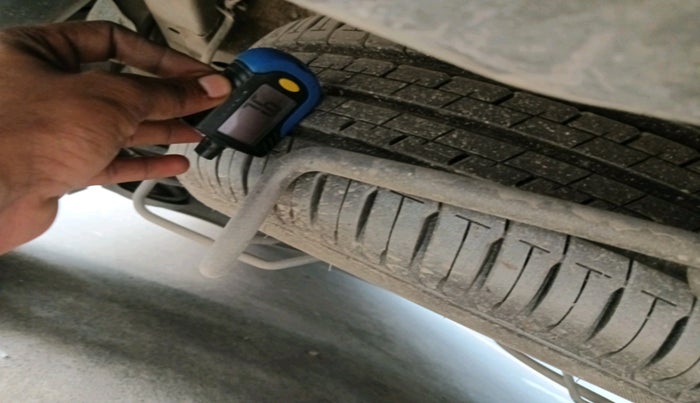 2021 Maruti Ertiga VXI CNG, Petrol, Manual, 1,18,304 km, tyre