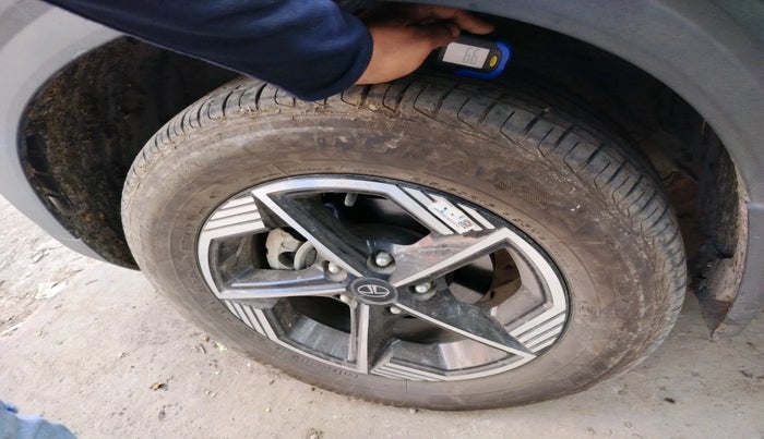 2025 Tata NEXON CREATIVE DCA 1.2 PETROL, Petrol, Automatic, 4,352 km, tyre