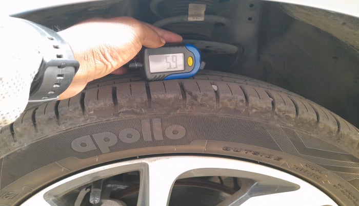 2024 Toyota Glanza V AMT, Petrol, Automatic, 12,943 km, tyre