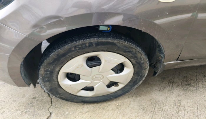 2017 Tata Tiago XT PETROL, Petrol, Manual, 1,05,258 km, tyre