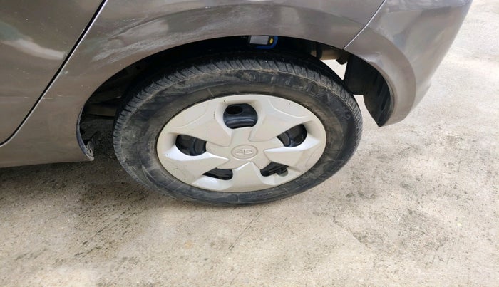2017 Tata Tiago XT PETROL, Petrol, Manual, 1,05,258 km, tyre