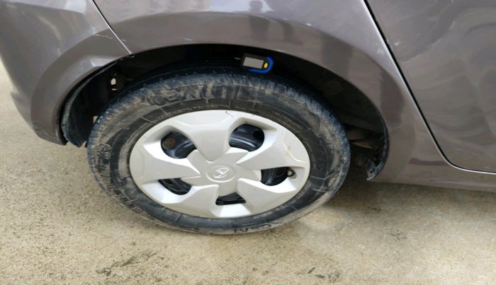 2017 Tata Tiago XT PETROL, Petrol, Manual, 1,05,258 km, tyre