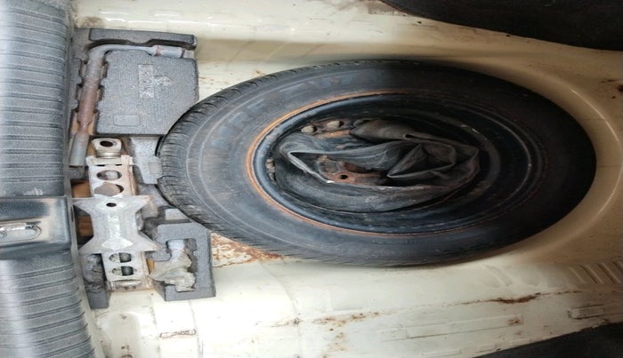 2013 Honda Amaze 1.5L I-DTEC S, Diesel, Manual, 1,24,627 km, tyre