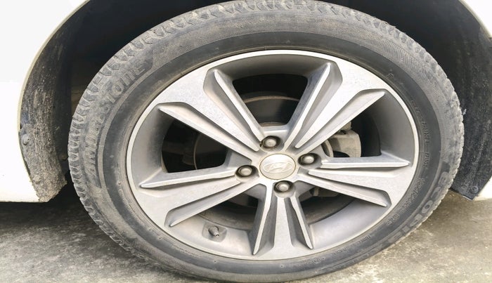 2017 Hyundai Verna 1.6 VTVT SX O, Petrol, Manual, 44,161 km, tyre