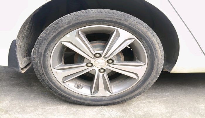 2017 Hyundai Verna 1.6 VTVT SX O, Petrol, Manual, 44,161 km, tyre