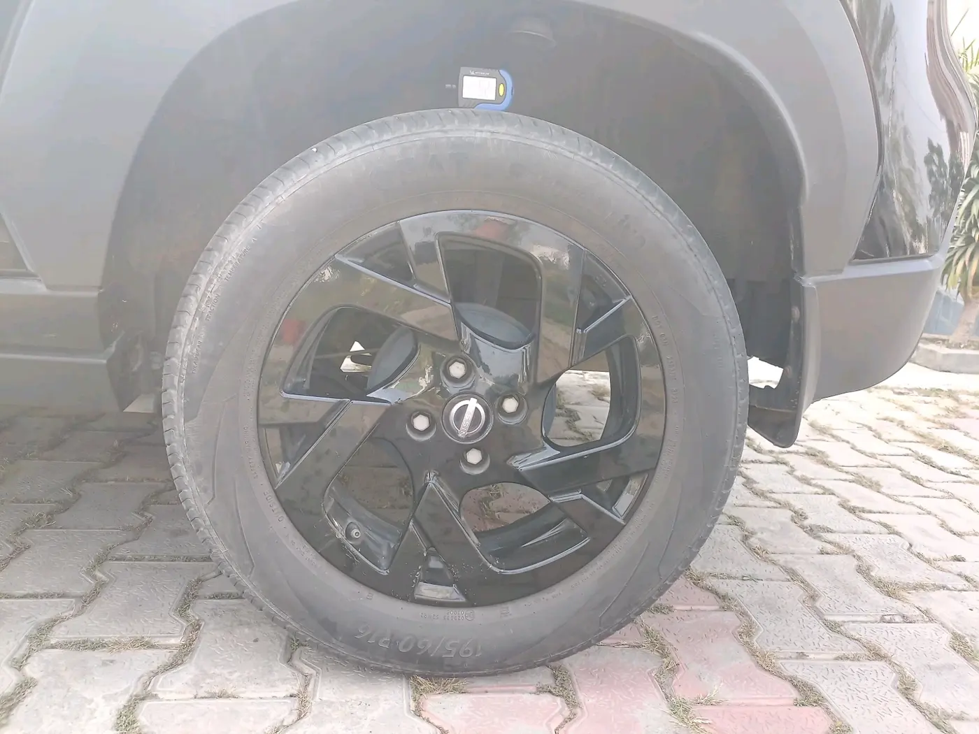 2023 Nissan MAGNITE Kuro Edition 1.0  MT , Petrol, Manual, 26,716 km, tyre