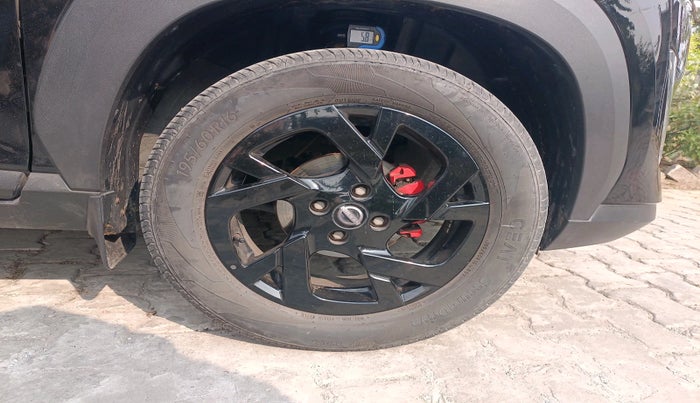 2023 Nissan MAGNITE Kuro Edition 1.0  MT , Petrol, Manual, 26,716 km, tyre