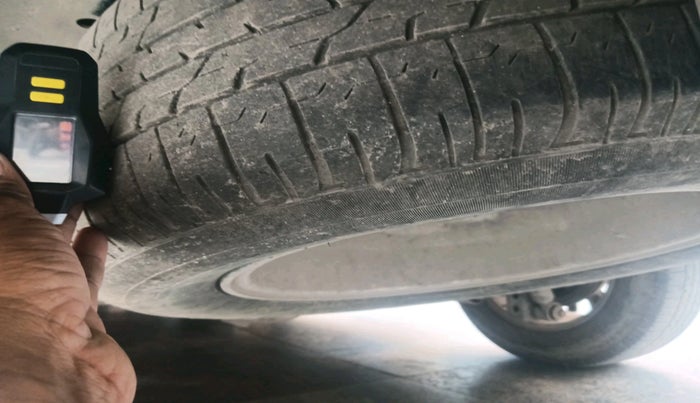 2018 Toyota Innova Crysta 2.4 G 8 STR, Diesel, Manual, 1,78,221 km, tyre