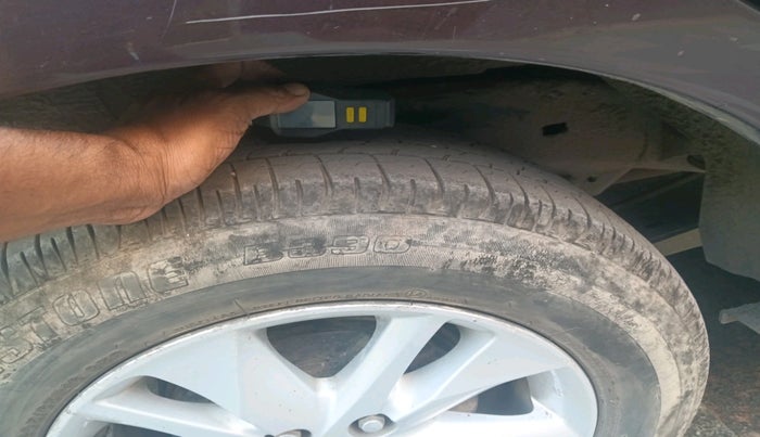 2018 Toyota Innova Crysta 2.4 G 8 STR, Diesel, Manual, 1,78,221 km, tyre