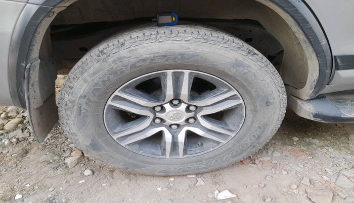 2017 Toyota Fortuner 2.8 4X2 MT, Diesel, Manual, 1,11,744 km, tyre