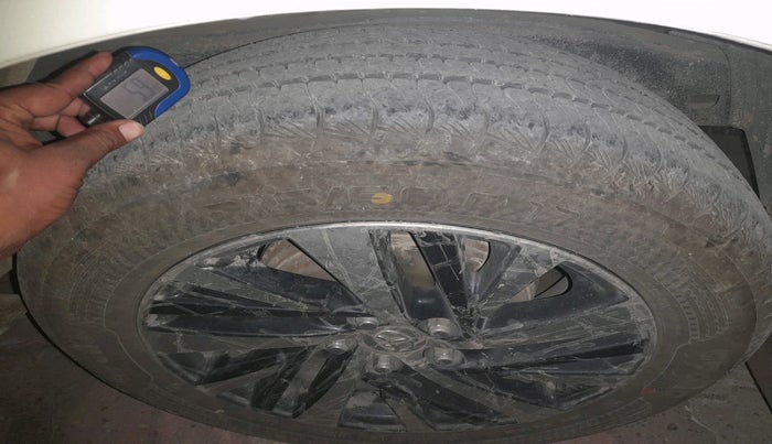 2021 Toyota Innova Crysta 2.4 ZX AT 7 STR, Diesel, Automatic, 1,57,512 km, tyre