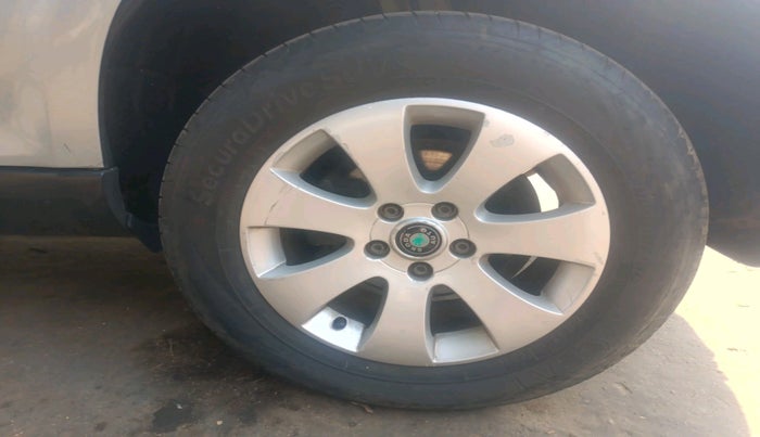 2011 Skoda Yeti ELEGANCE 2.0 TDI CR 4X4, Diesel, Manual, 1,15,980 km, tyre