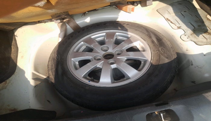 2014 Maruti Swift Dzire VDI, Diesel, Manual, 1,93,896 km, tyre