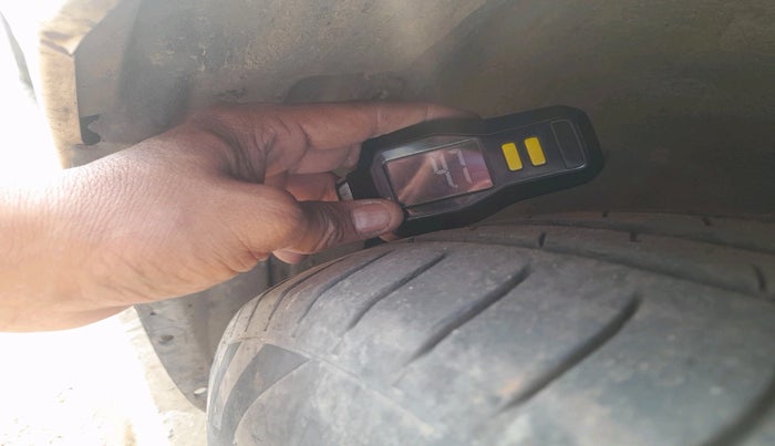 2014 Maruti Swift Dzire VDI, Diesel, Manual, 1,93,896 km, tyre