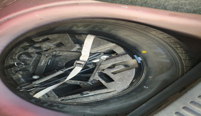 2017 Volkswagen Polo HIGHLINE1.2L, Petrol, Manual, 39,426 km, tyre