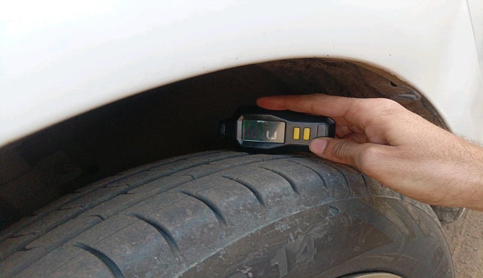 2014 Maruti Swift Dzire VDI, Diesel, Manual, 1,04,375 km, tyre