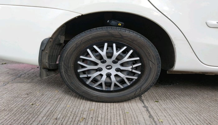 2011 Toyota Etios G, Petrol, Manual, 73,957 km, tyre