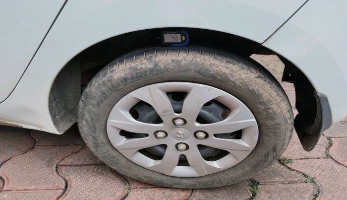 2016 Hyundai Eon MAGNA +, Petrol, Manual, 48,543 km, tyre