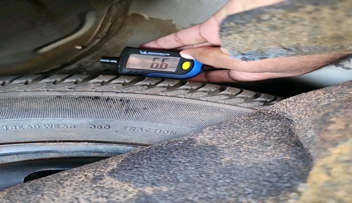 2010 Ford Figo ZXI 1.2 PETROL, Petrol, Manual, 32,975 km, tyre