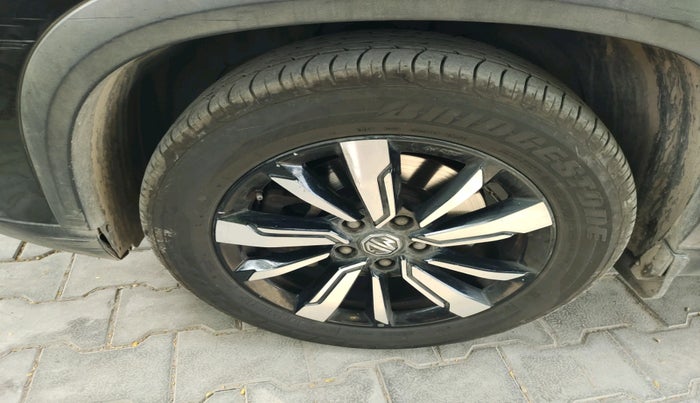 2020 MG HECTOR PLUS SHARP 2.0 DIESEL TURBO MT 6-STR, Diesel, Manual, 1,13,814 km, tyre