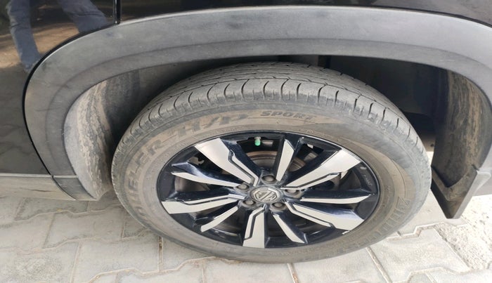 2020 MG HECTOR PLUS SHARP 2.0 DIESEL TURBO MT 6-STR, Diesel, Manual, 1,13,814 km, tyre