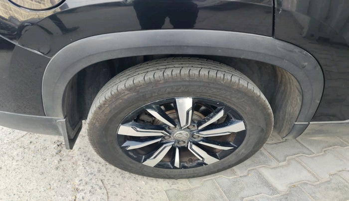 2020 MG HECTOR PLUS SHARP 2.0 DIESEL TURBO MT 6-STR, Diesel, Manual, 1,13,814 km, tyre