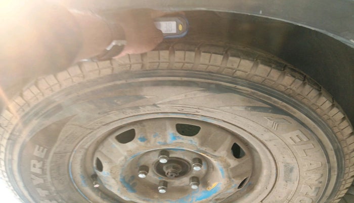 2013 Ssangyong Rexton RX7, Diesel, Automatic, 1,41,109 km, tyre