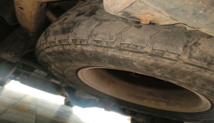 2013 Ssangyong Rexton RX7, Diesel, Automatic, 1,41,109 km, tyre