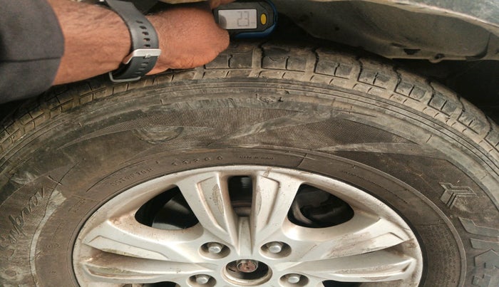 2013 Ssangyong Rexton RX7, Diesel, Automatic, 1,41,109 km, tyre