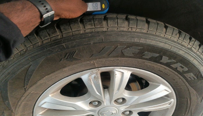 2013 Ssangyong Rexton RX7, Diesel, Automatic, 1,41,109 km, tyre