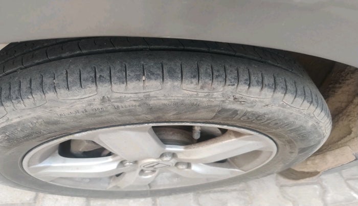 2012 Honda Jazz 1.2 L I-VTEC SELECT, Petrol, Manual, 1,00,998 km, tyre