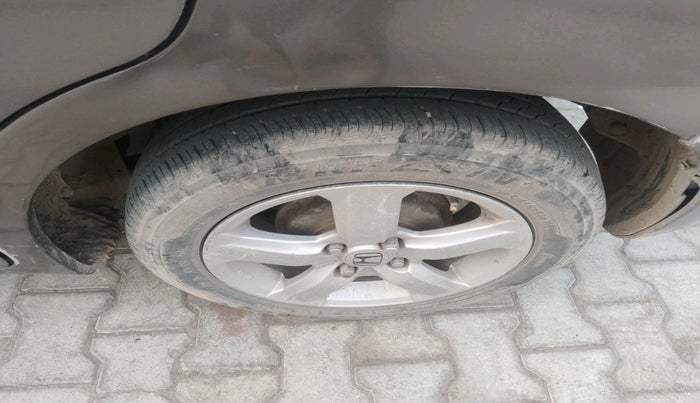 2012 Honda Jazz 1.2 L I-VTEC SELECT, Petrol, Manual, 1,00,998 km, tyre