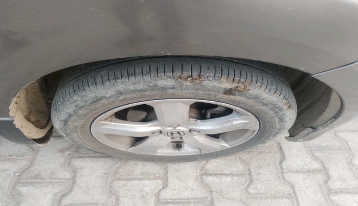 2012 Honda Jazz 1.2 L I-VTEC SELECT, Petrol, Manual, 1,00,998 km, tyre