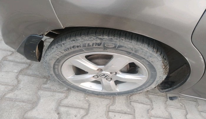 2012 Honda Jazz 1.2 L I-VTEC SELECT, Petrol, Manual, 1,00,998 km, tyre