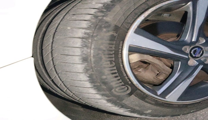 2015 Volvo V 40 D3 R design, Diesel, Automatic, 1,09,698 km, tyre